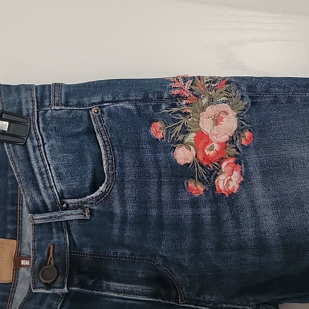 Driftwood Beau Embroidered Flowers Blue Jeans 25 Crops - Picture 2 of 8